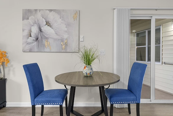 Chateau Valley Center in Renton, WA, apartment dining area