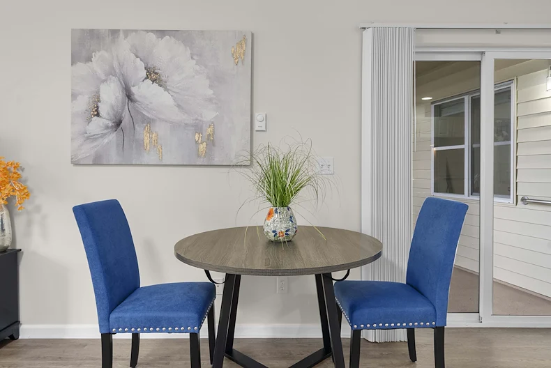 Chateau Valley Center in Renton, WA, apartment dining area