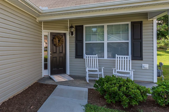 Image of Avendelle at Lazy River (2)