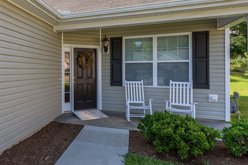 Image of Avendelle at Lazy River (2)