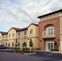 Image of Los Arcos Apartments (1)