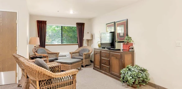 Image of Royal Columbian Retirement Inn (4)