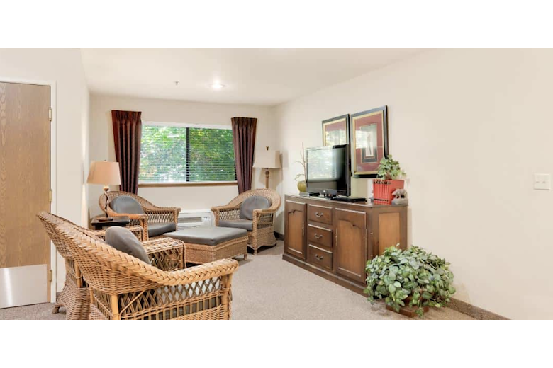 Image of Royal Columbian Retirement Inn (4)