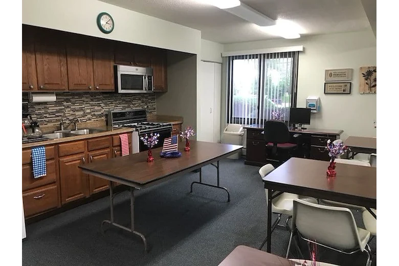 Image of Lakeland Apartments (7)