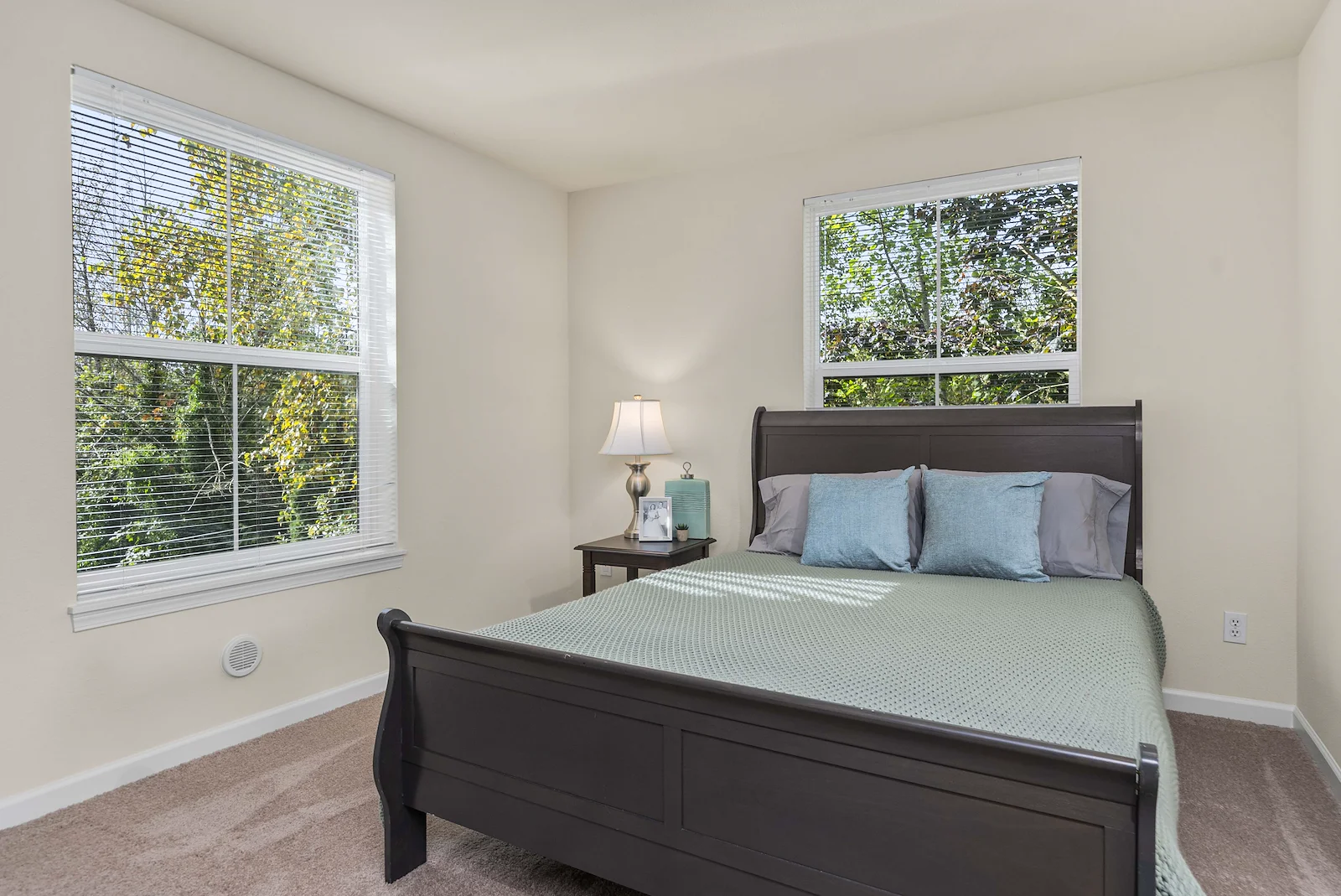 Chateau Pacific Lynnwood, WA, apartment bedroom