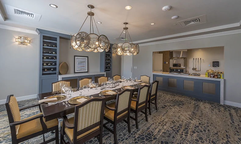 Alto Evergreen Walk, senior living community offering assisted living, memory care, and respite care in South Windsor, CT, private dining room with a private kitchen