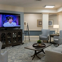 Charter Senior Living of Gallatin, Tennessee, visiting area or common space for watching tv