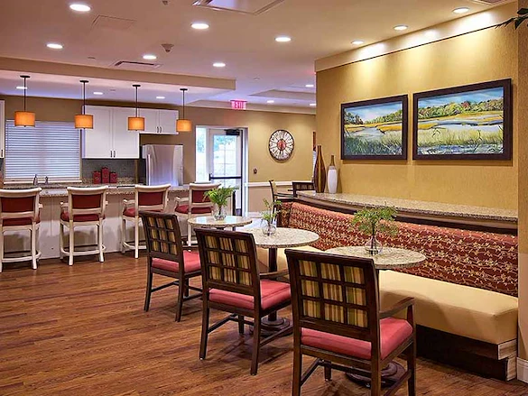 Image of Atria Glen Cove (6)