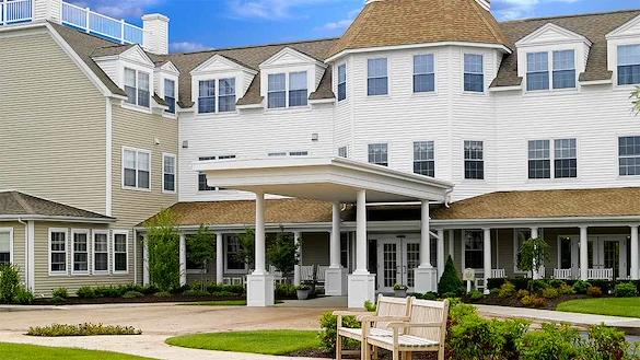 Image of Atria Aquidneck Place (1)