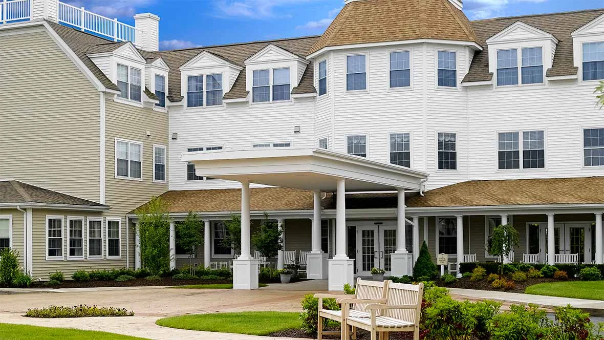 Image of Atria Aquidneck Place (1)