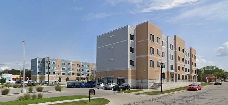 Image of 200 Loomis Aparments (1)