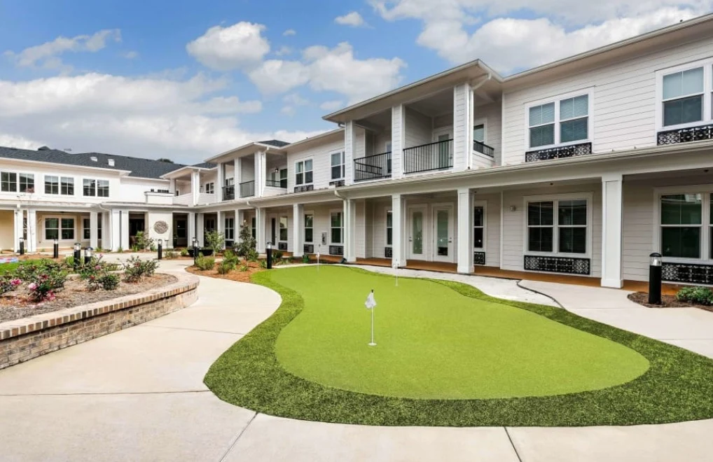 Outdoor putting green at The Blake at Pensacola 
