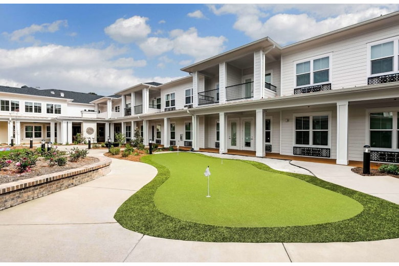 Outdoor putting green at The Blake at Pensacola 
