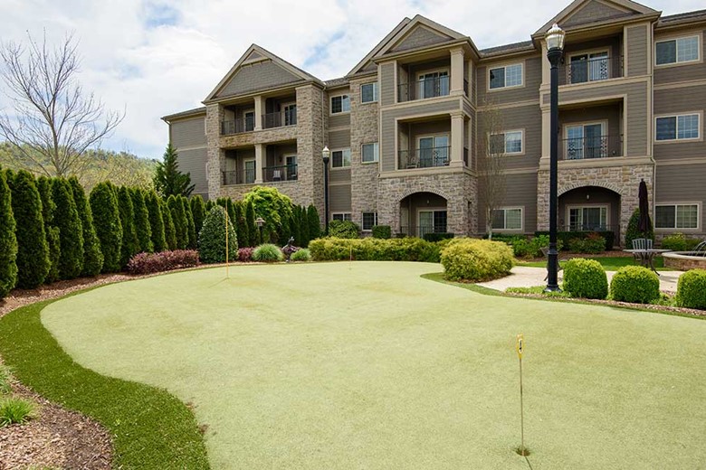 Image of Garden Plaza of Greenbriar Cove (4)