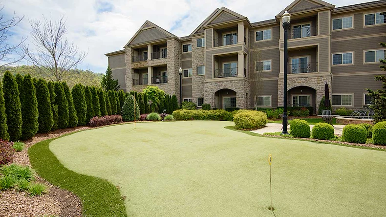 Image of Garden Plaza of Greenbriar Cove (4)