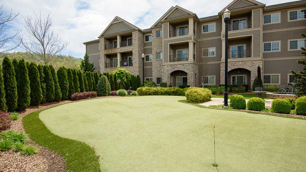 Image of Garden Plaza of Greenbriar Cove (4)