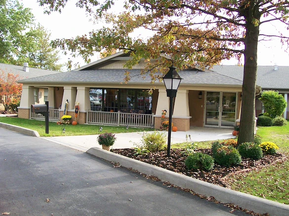 Image of Roselawn Manor Senior Living (1)