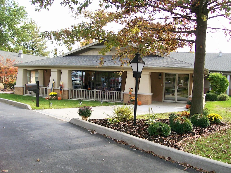 Image of Roselawn Manor Senior Living (1)