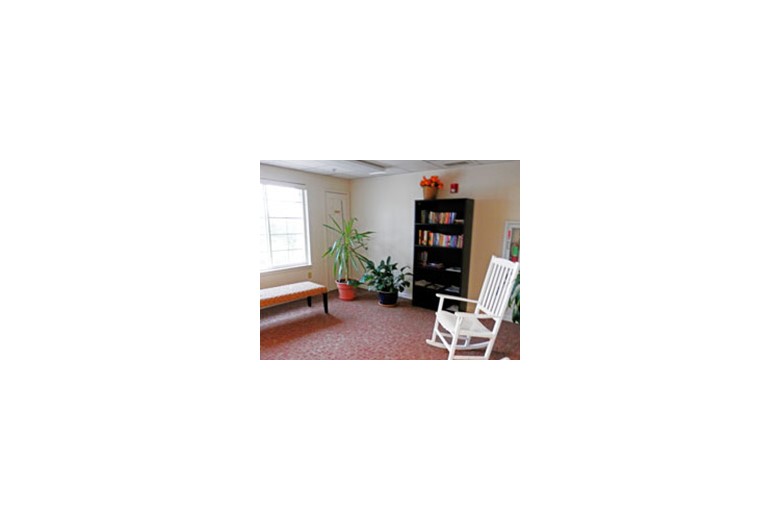 Image of Mabel Meshack White Manor (3)