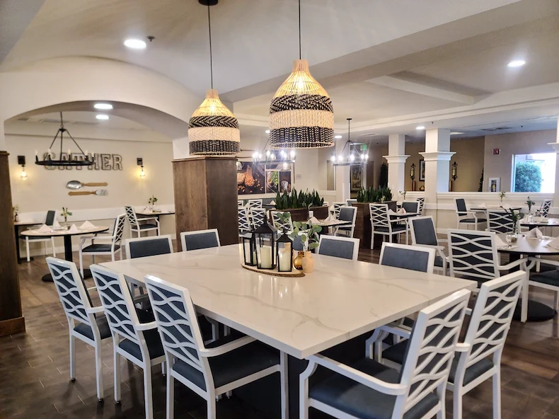 Image of Carlton Senior Living San Leandro (2)