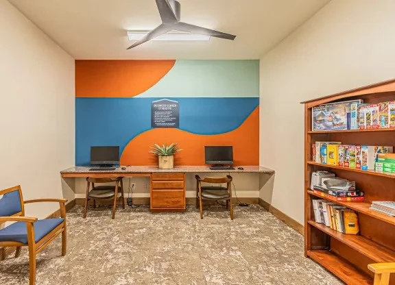 Image of Lakeside Manor (3)