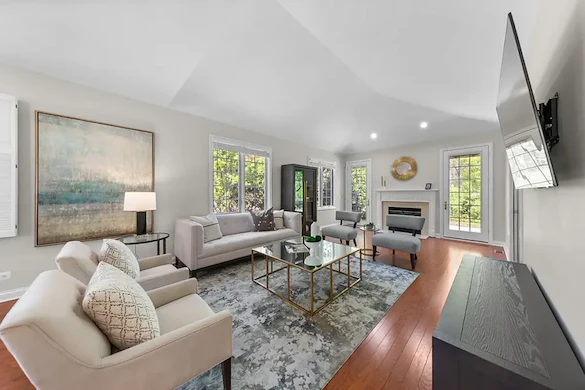 Image of Lake Forest Place (2)