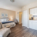 Image of The Collier At Naples (8)