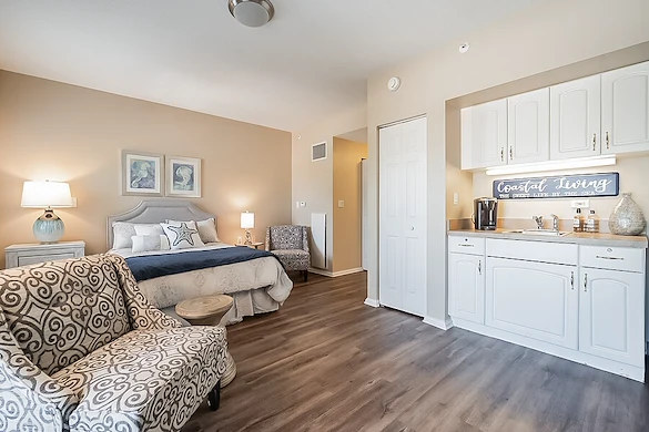 Image of The Collier At Naples (8)