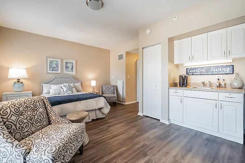 Image of The Collier At Naples (8)