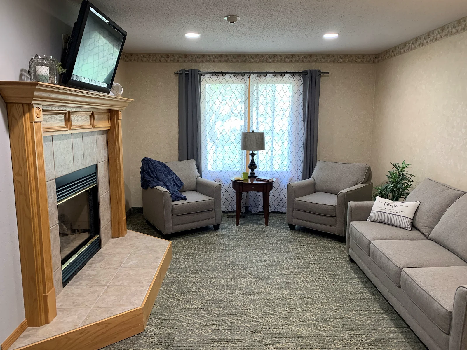 Image of Mills Harbour Assisted Living Lake (5)