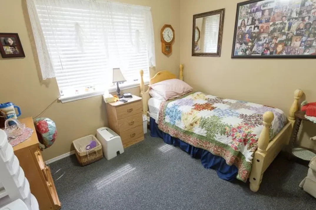 Image of Ashley Manor - Beverly Hills (4)