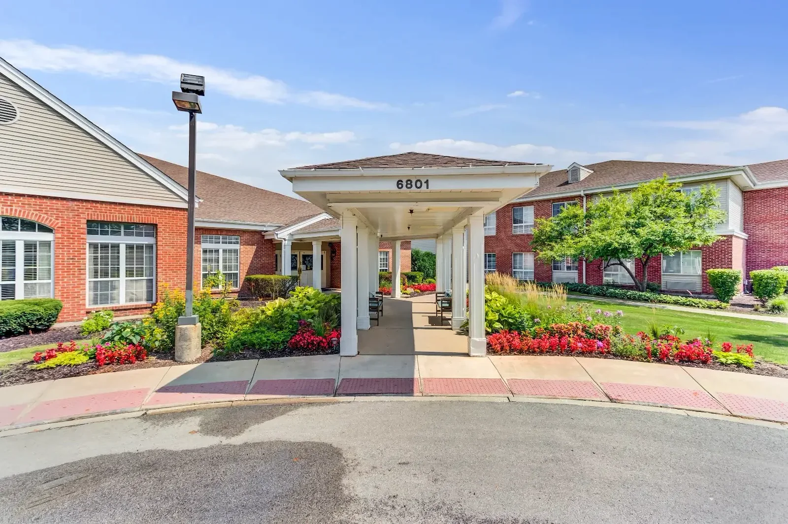 Image of Eden Vista Burr Ridge Senior Living (2)