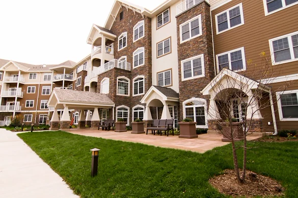 Image of Applewood Pointe of Roseville at Langton Lake Cooperative (1)