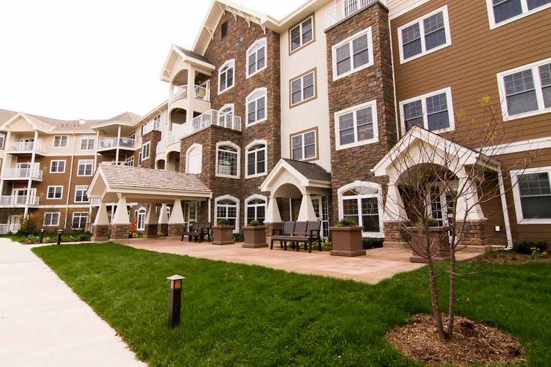 Image of Applewood Pointe of Roseville at Langton Lake Cooperative (1)