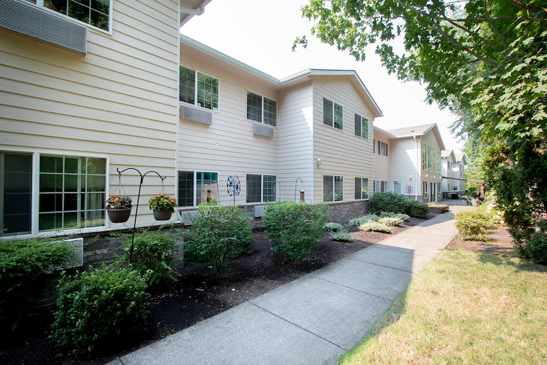 Albany Senior Living by Cogir, assisted living and respite care community in Albany, OR, exterior with exterior with landscaping and a walking path