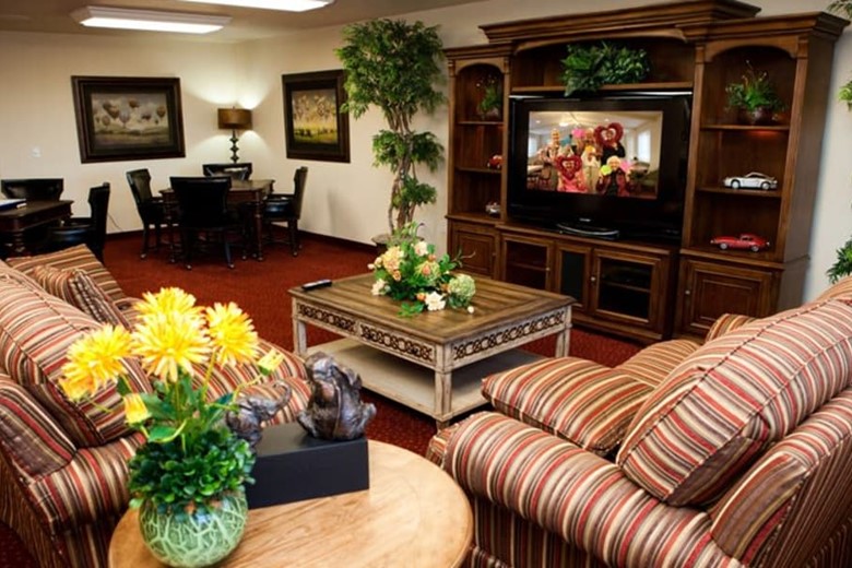 Carolina Estates Gracious Retirement Living Hawthorn Senior Independent Living in Greensboro, North Carolina living room