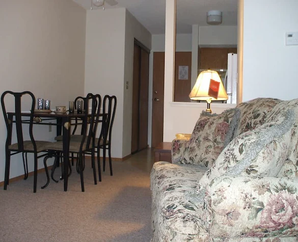 Image of Cedar Square Apartments (4)