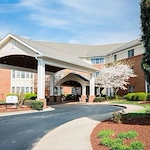 Image of Village Manor in Bowling Green (1)