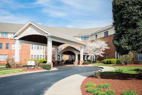 Image of Village Manor in Bowling Green (1)
