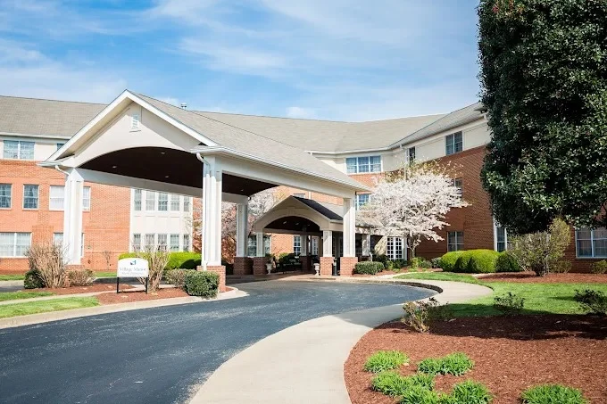 Image of Village Manor in Bowling Green (1)