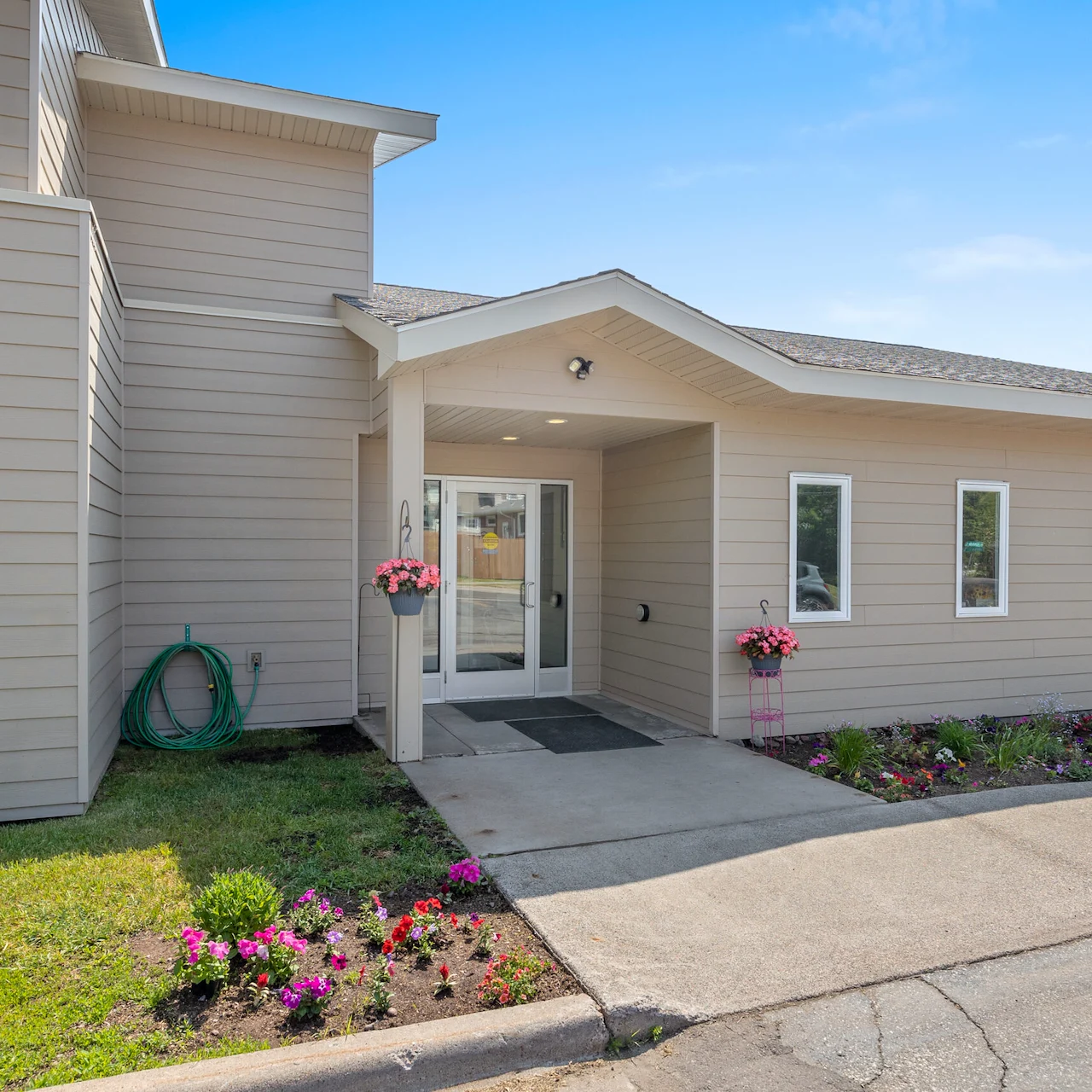 Image of Lakeland Shores Apartments (2)