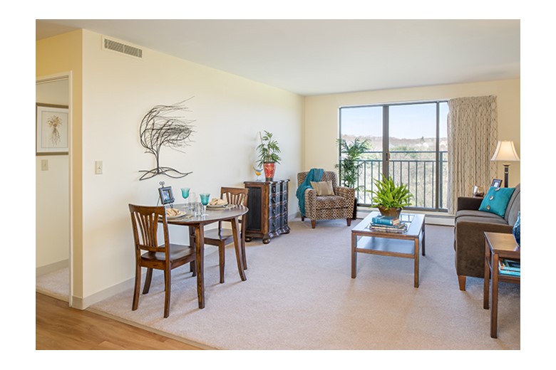 Image of AVIVA Country Club Heights (8)