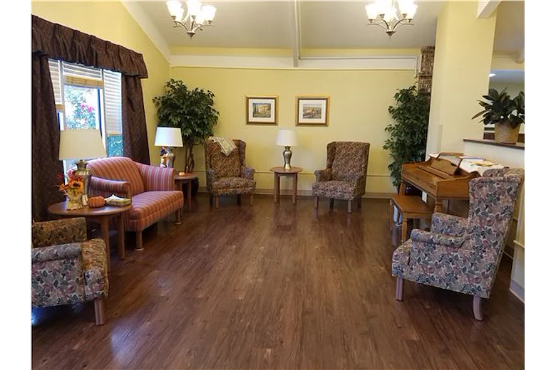 Image of Pin Oaks Living Center (4)