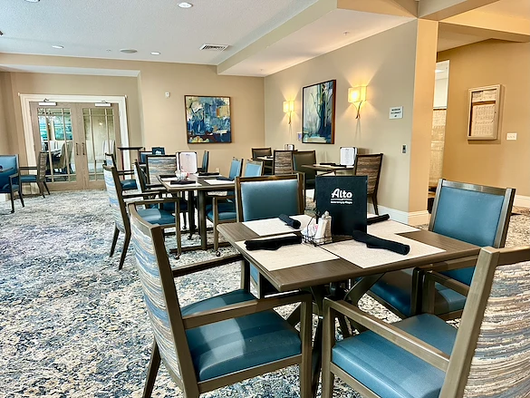 Alto Stuart, senior living community offering assisted living, memory care, and respite care in Stuart, FL, dining room