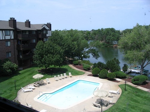 Image of Twin Lakes Apartments (1)