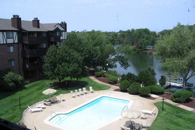 Image of Twin Lakes Apartments (1)