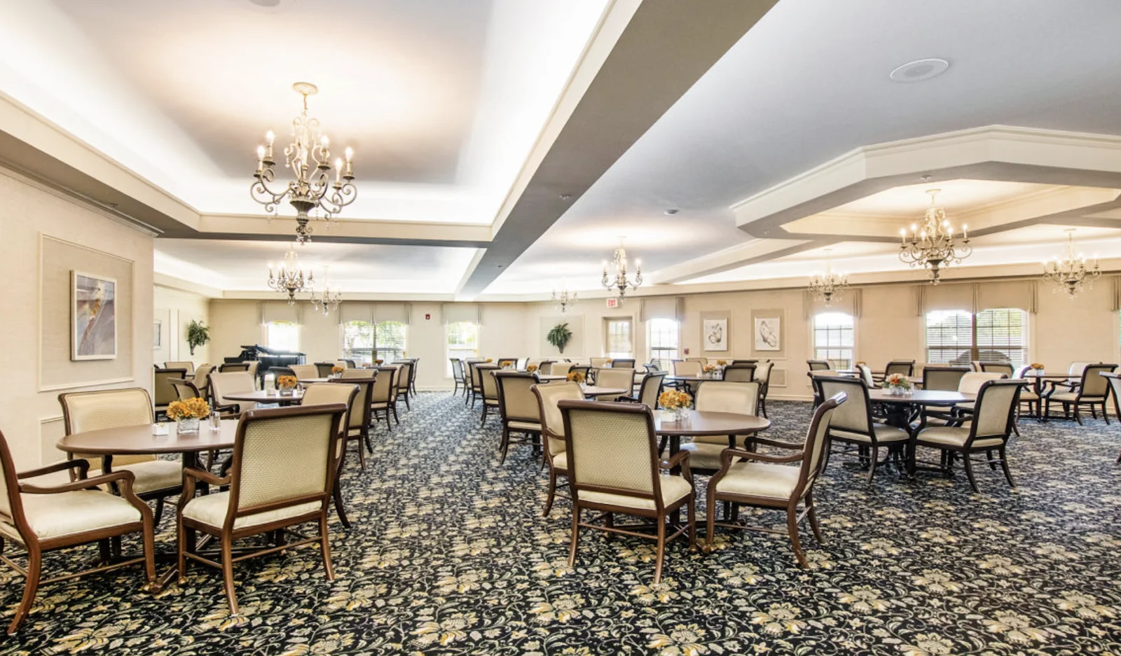 Image of Oakmont Manor (4)