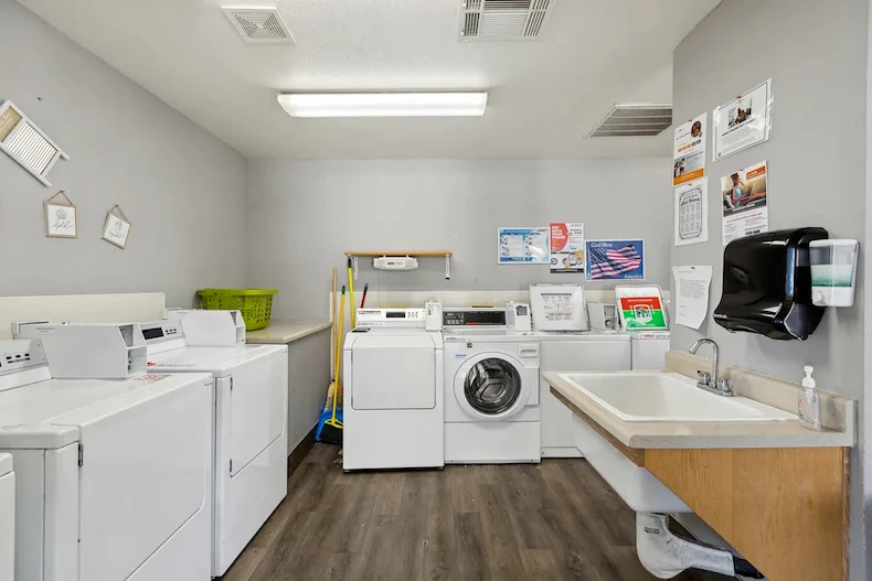 Image of Henderson Manor (10)