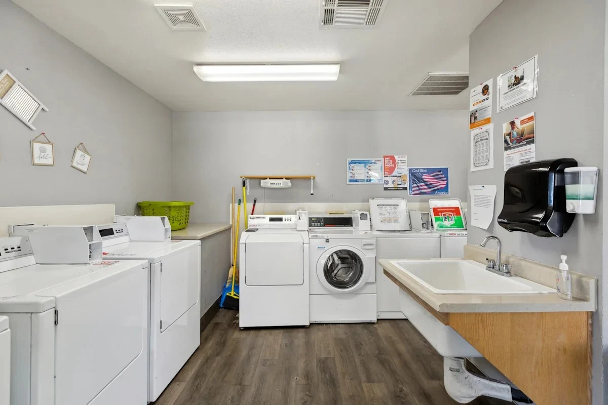 Image of Henderson Manor (10)