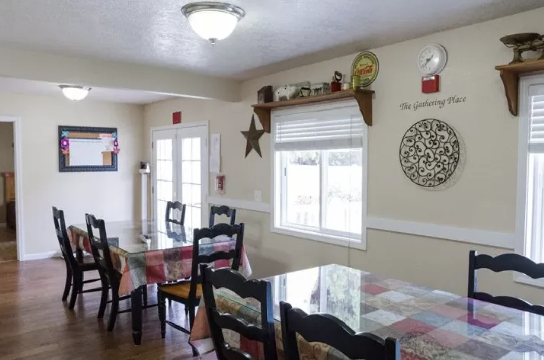 Image of Ashley Manor - Crescent (3)